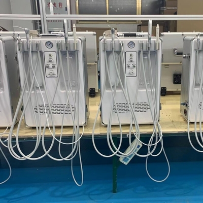 Зубной портативный блок лечения с зубной скалярой и лечебным легким ручным прибором Ветеран использует мобильный случай стоматологической терапии